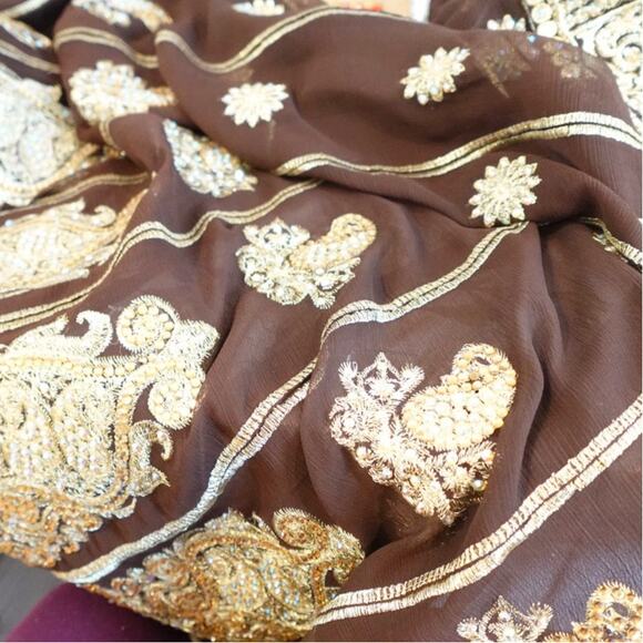 Ornate Gold appliques on Brown Kufta Dress/Saree Blouse - Picture 8 of 9